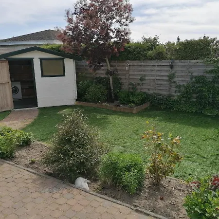 Comfortabel Chalet Met Terras Tuin Op Het Zuiden.
