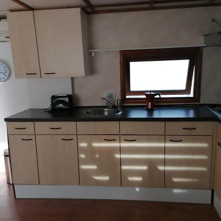 Comfortabel Chalet Met Terras Tuin Op Het Zuiden. * Terwolde