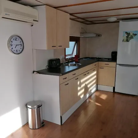 Apartamento Comfortabel Chalet Met Terras Tuin Op Het Zuiden. *